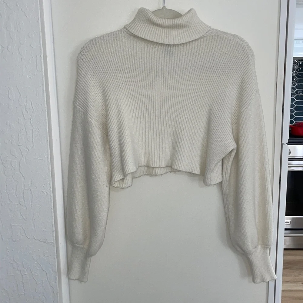 Forever 21 Cream Turtle Neck Cropped Sweater | S